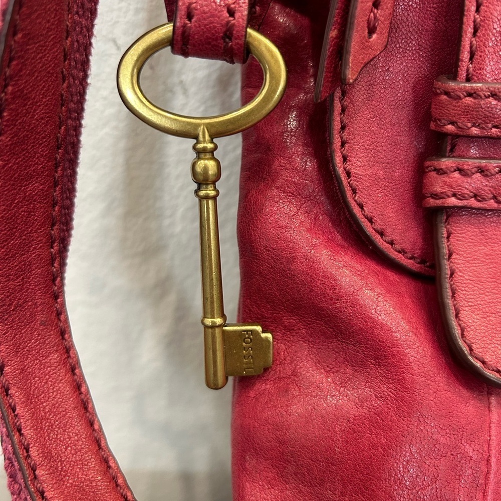 Fossil Red Leather Gold Key Vintage Crossbody Bag Purse - Picture 4 of 12